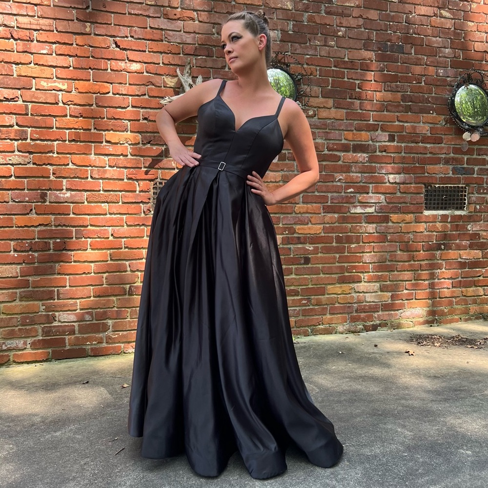 Custom Made Gothic Ballgown Alternative Wedding Dress - Lace Up Corset & Slit - Picture 14 of 17